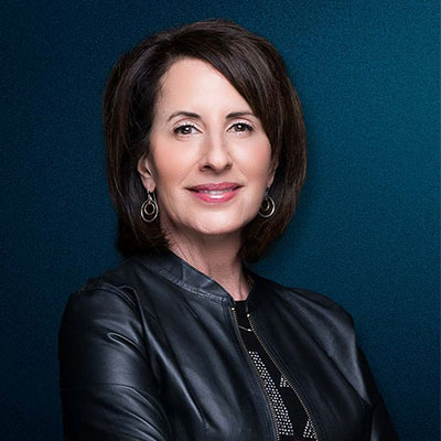 Julie Farha headshot